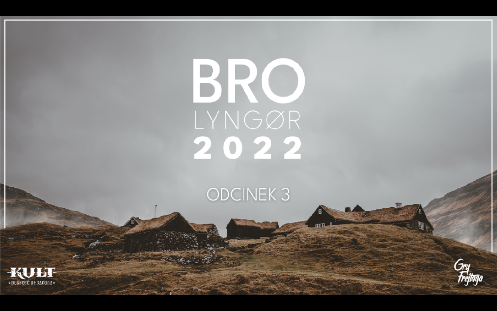 BRO Lyngør 2022: w tle napisu widok wioski na jałowej wysepce